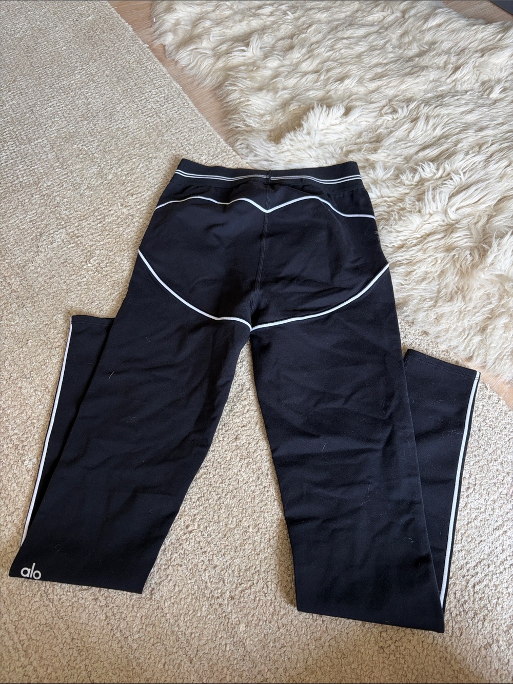 Alo Leggings - Picture 4 of 4